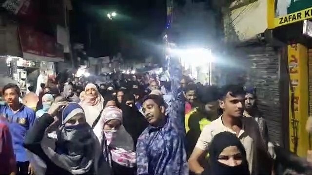 उपचुनाव से पहले रामपुर में पथराव के बाद पुलिस का लाठीचार्ज, देखें वीडियो-