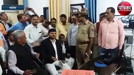 लेखपाल और अधिवक्ताओं के दो गुट आये आमने सामने, देखें वीडियो