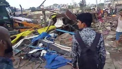 इंदौर की सब्जी मंडी में मची लूटपाट, सामान लूटने के लिए लोगों की होड़