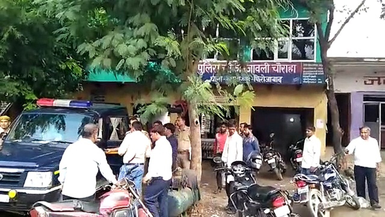 फिरोजाबाद में बाइक सवार बदमाशों ने आटा व्यापारी से की एक लाख 78 हजार रुपए की लूट
