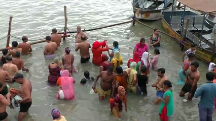 तीर्थनगरी गढ़मुक्तेश्वर में भक्तों की लगी भीड़