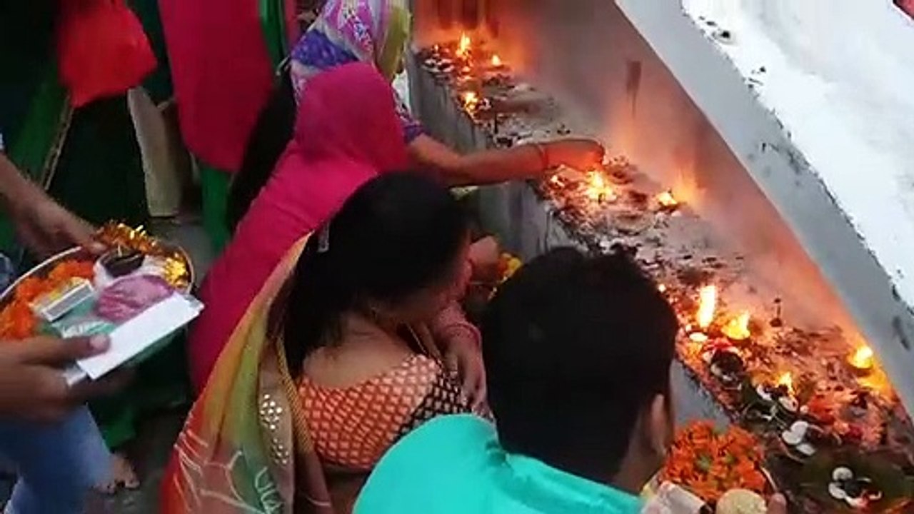 प्रथम नवरात्र पर मंदिरों में उमड़ी देवी के भक्तों की भीड़, ऐेसे प्राप्त करें मां का आशीर्वाद
