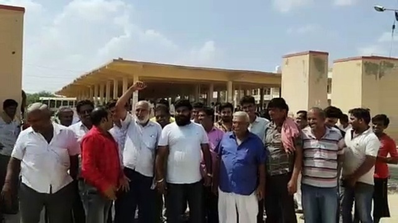 vendors Lock out vegetable market