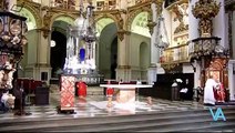 La Policía desaloja la Catedral de Granada mientras el arzobispo oficiaba una misa