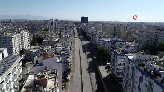 Antalya sokağa çıkma yasağına uyuyor