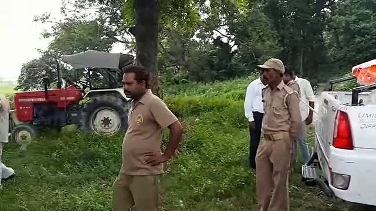 जाल में फंसे तेंदुए का वन विभाग के अधिकारियों ने किया रेस्क्यू