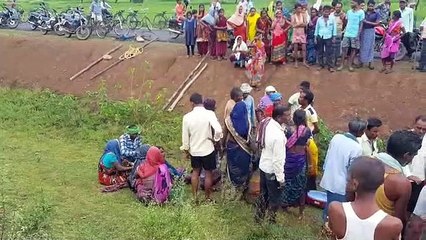 मजदूरों से भरी ट्रेक्टर ट्रॉली पलटी, दो महिलाओं की मौत,