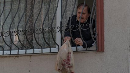 Sokağa çıkamayan vatandaşın ekmeğini fırıncılar getiriyor