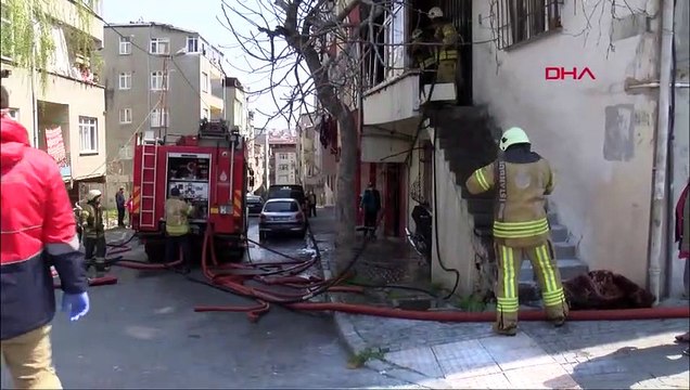 Bağcılar'da yasağa aldırış etmediler, yangına müdahale eden itfaiyeyi izlediler