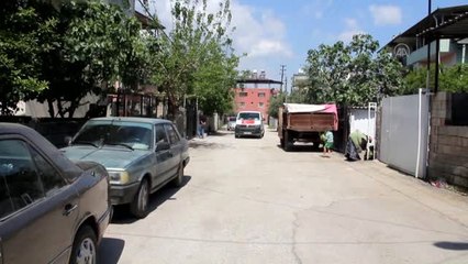 Yasağın ardından cadde ve sokaklar boş kaldı - Sokakta ekmek satışı