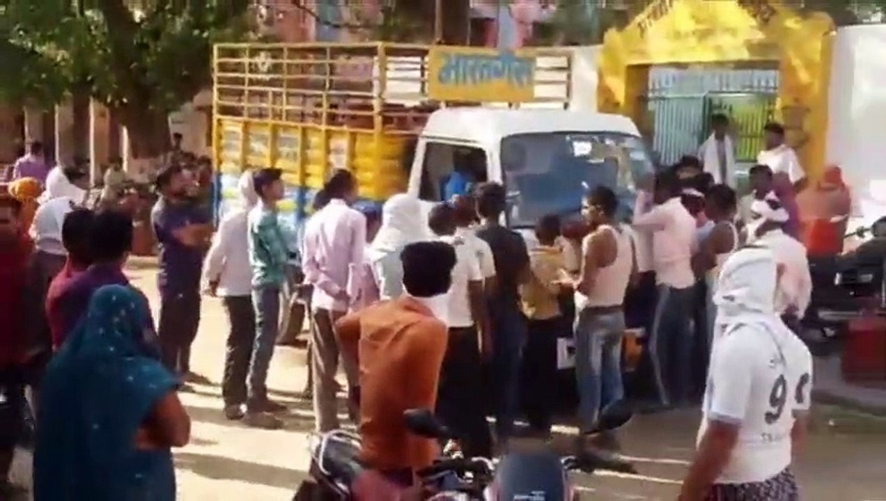 फतेहपुर: गैस सिलेंडर वितरण में लॉकडाउन की उड़ रहीधजियां