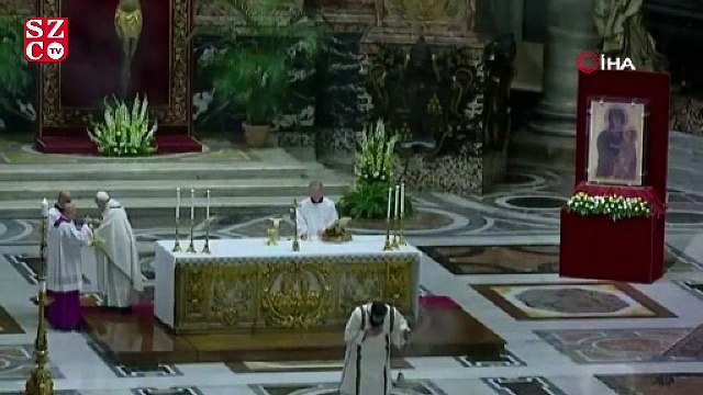 Papa tarihte ilk kez cemaatsiz Paskalya ayini düzenledi