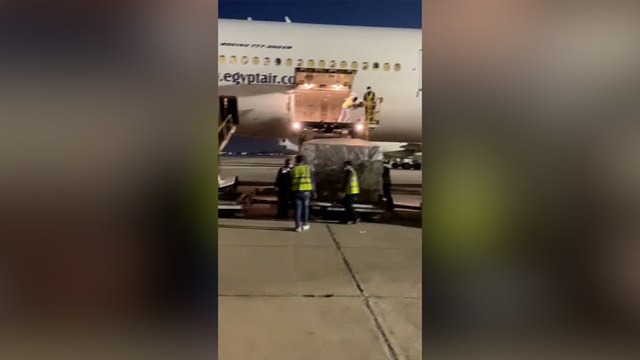 مجموعة السويدى إلكتريك تتبرع للصحة بحمولة طائرة مستلزمات طبية