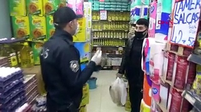 Açık markete polis baskını: Müşteriler saklandı, market sahibi zorla içeri girdiler dedi