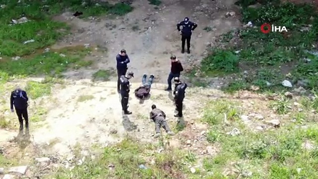 Motosikletle polisten kaçan şahısların yakalandığı anlar havadan görüntülendi