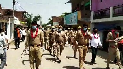 मैनपुरी: एसओ ने फ्लेग मार्च कर पढ़ाया लॉकडाउन का पाठ