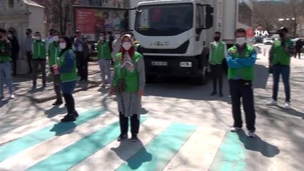 Farkındalık için Kızılay'a kan ve kök hücre bağışında bulundu