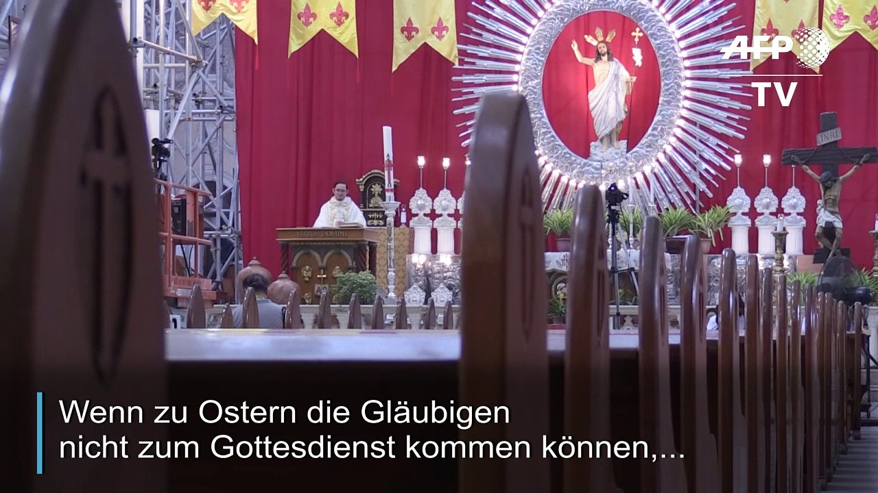 Familienfotos füllen Kirchenreihen auf den Philippinen