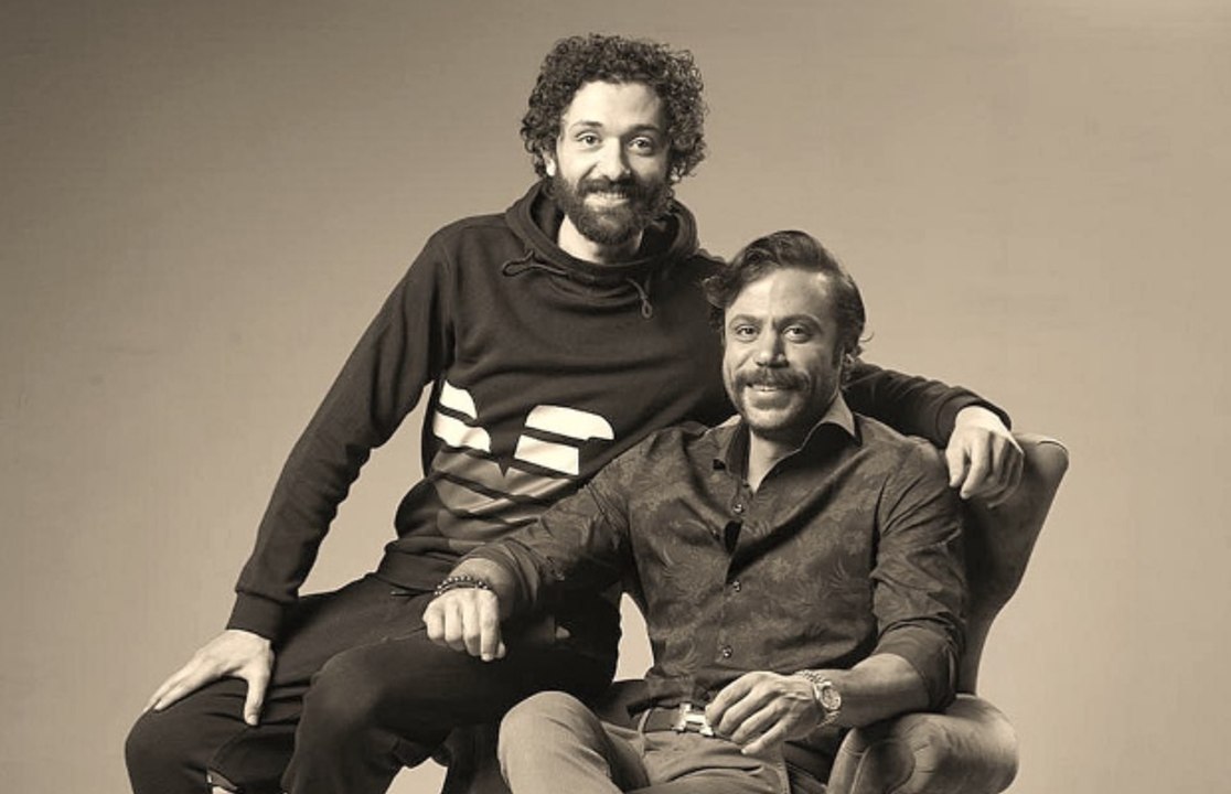 كريم محمود عبد العزيز يسخر من مشهد في مسلسل هوج...