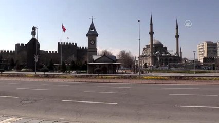 Sokağa çıkma yasağının ikinci gününde de meydanlar boş kaldı