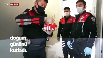 Polislerden engelli gence pastalı sürpriz