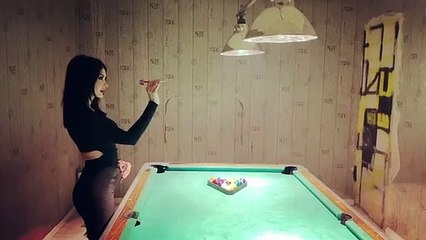 بالفيديو .. جميلة باب الحارة تلعب وتخسر بالأسود المثير