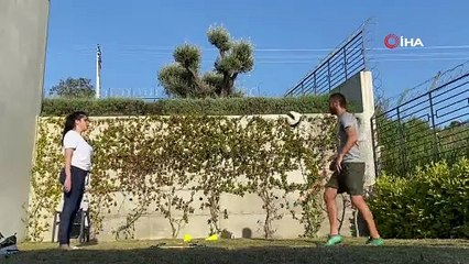 Ünlü futbolcu sokağa çıkma yasağını fırsat bildi, eşiyle bahçede şov yaptı