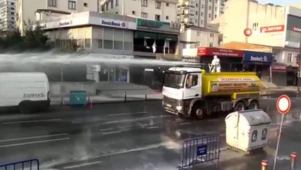 Sokağa çıkma yasağıyla boş kalan yollar dezenfekte edildi