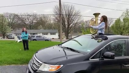 Bon anniversaire joué au corps de chasse pendant la quarantaine !