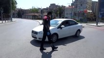 İzmir polisinden sokağa çıkma yasağının son gününde sıkı denetim