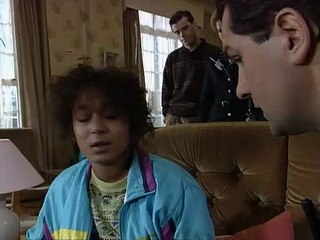 The Bill S07E16 Too Many Chiefs