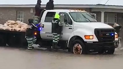 Flash floods inundate parts of Mississippi