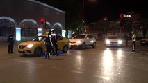 Sokağa çıkma yasağının ardından İzmir polisi denetimlerine devam etti
