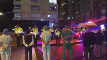 Policía colombiana entona minuto de silencio en homenaje a médicos fallecidos