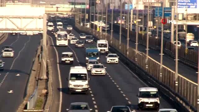 Sokağa çıkma yasağı sona erdi, çalışanlar yollara düştü