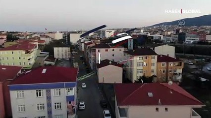 Çatıdaki gençler sesi duyunca şoke oldu! "Orada ne işiniz var? Sosyal mesafeye de uymamışsınız"