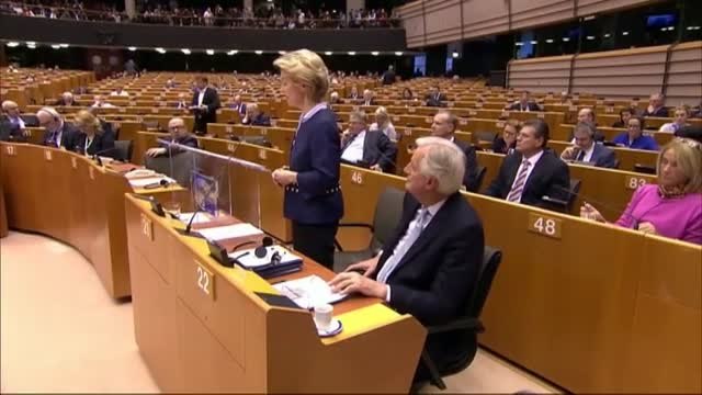 La presidenta de la Comisión Europea apuesta por confinar a los mayores hasta finales de año