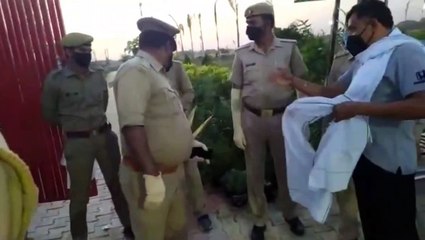 इटावाः बकेवर पुलिस को समाजसेवियों ने किया सम्मानित