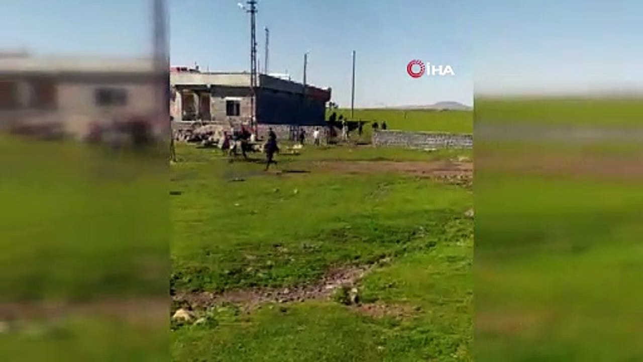 Jandarmayı karşılarında gören gençler nereye kaçacağını şaşırdı