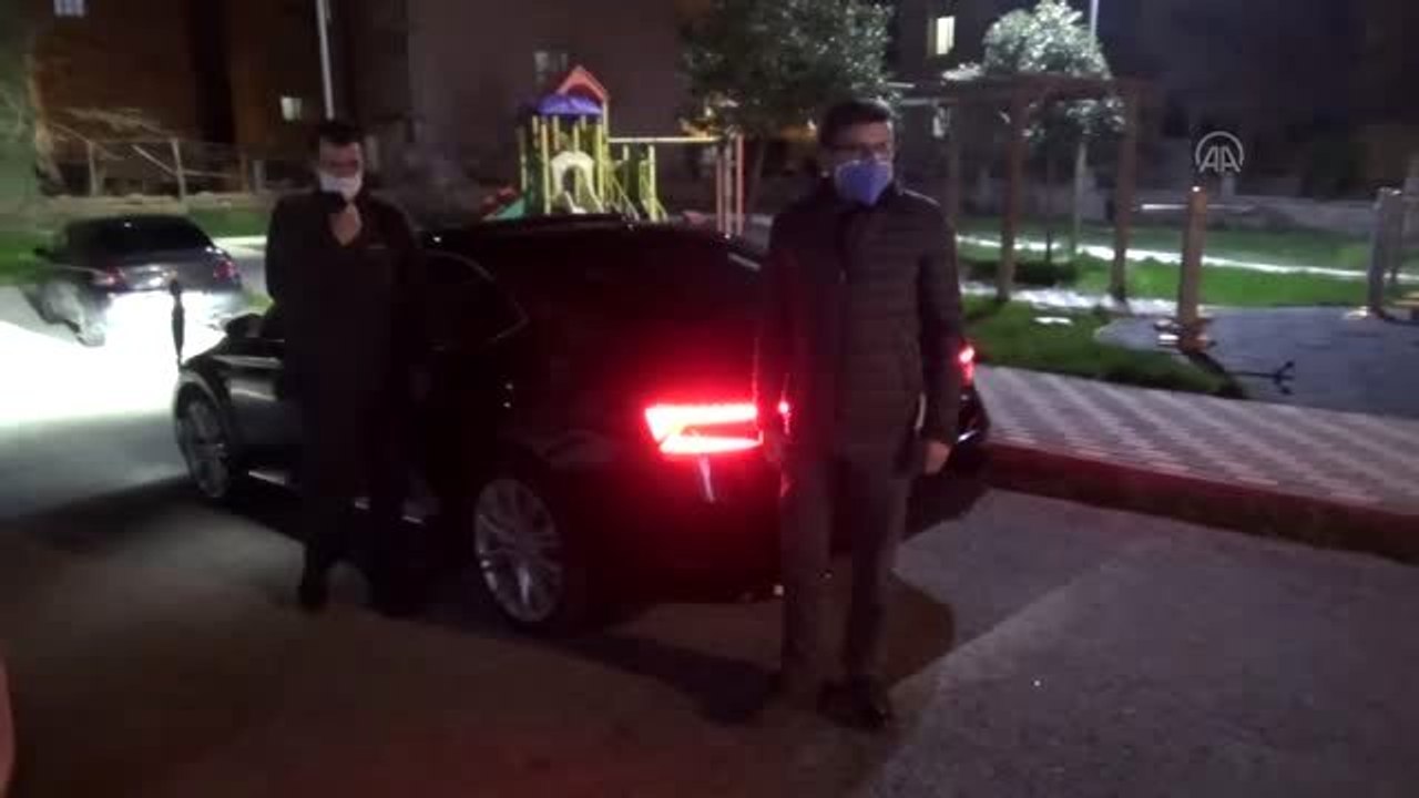 Emniyet müdüründen çocuklara pastalı doğum günü sürprizi