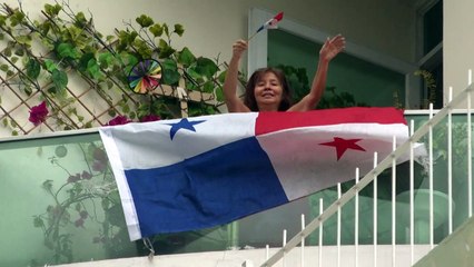 الشرطة في بنما تغني لتسلية السكان المحتجزين في منازلهم