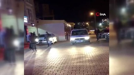 Kavga ihbarına giden polislere meşaleli karşılama