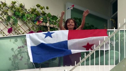 الشرطة في بنما تغني لتسلية السكان المحتجزين في منازلهم