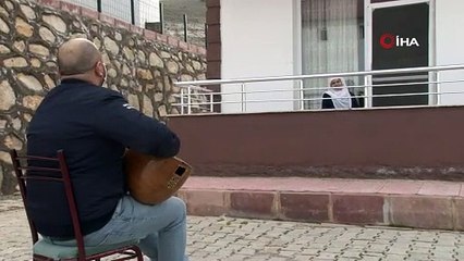 Türkiye'nin en yaşlı nüfusuna sahip ilçede, yaşlılara sazlı sözlü moral konseri