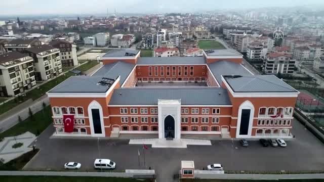 Yabancı öğrenciler maske üreterek Türkiye'ye vefa borcunu ödüyor - BURSA