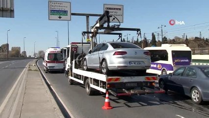 Edirnekapı'da kamyonet özel halk otobüsüne çarptı: 2 yaralı