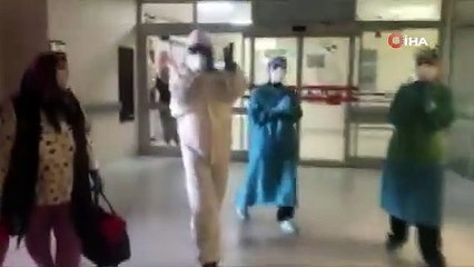 Kronik hastılığı bulunan yaşlı kadın böyle taburcu edildi