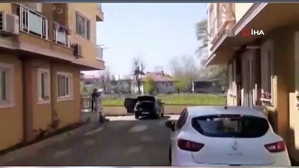 Sokağa çıkamayan çocuklar balkonlarda eğlendi