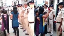 Lock Down में Police वालों के साथ बीच Road पर जो हुआ वो देख आप हो जाएंगे हैरान; Viral Video |Boldsky