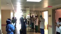 Gaziantep'te 2 koronavirüs hastası, alkışlarla taburcu oldu